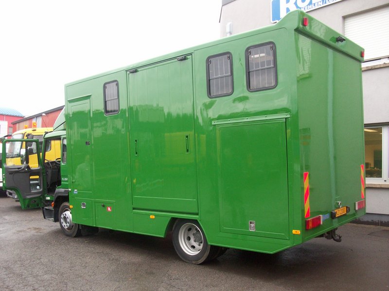 Carrossier store camion chevaux