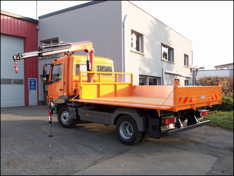 Grue hydraulique et tribenne acier avec ridelles alu