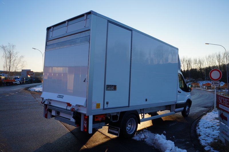 Carrosserie fourgon aluminium avec hayon-élévateur