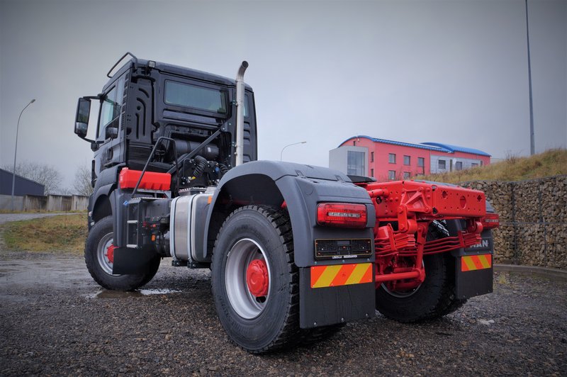 2 tracteurs sellette avec hydraulique