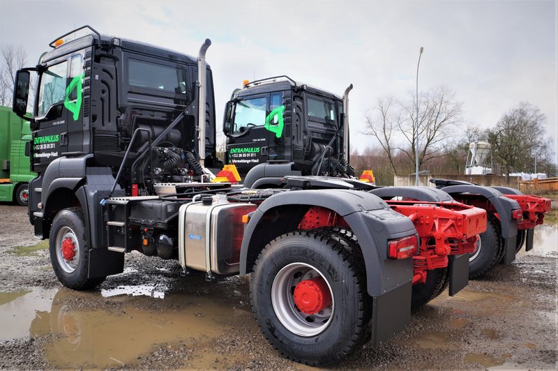 2 tracteurs sellette avec hydraulique