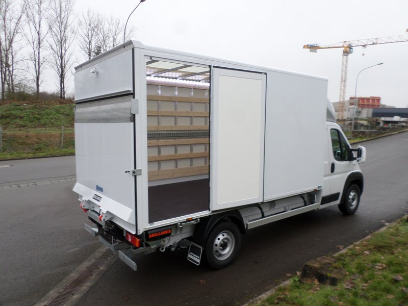 Carrosserie fourgon aluminium avec hayon-élévateur