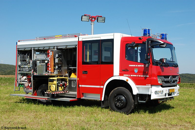 Camion de pompiers TLF 2000